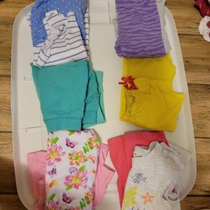 6 Girls outfits, 3T, smoke and pet free home